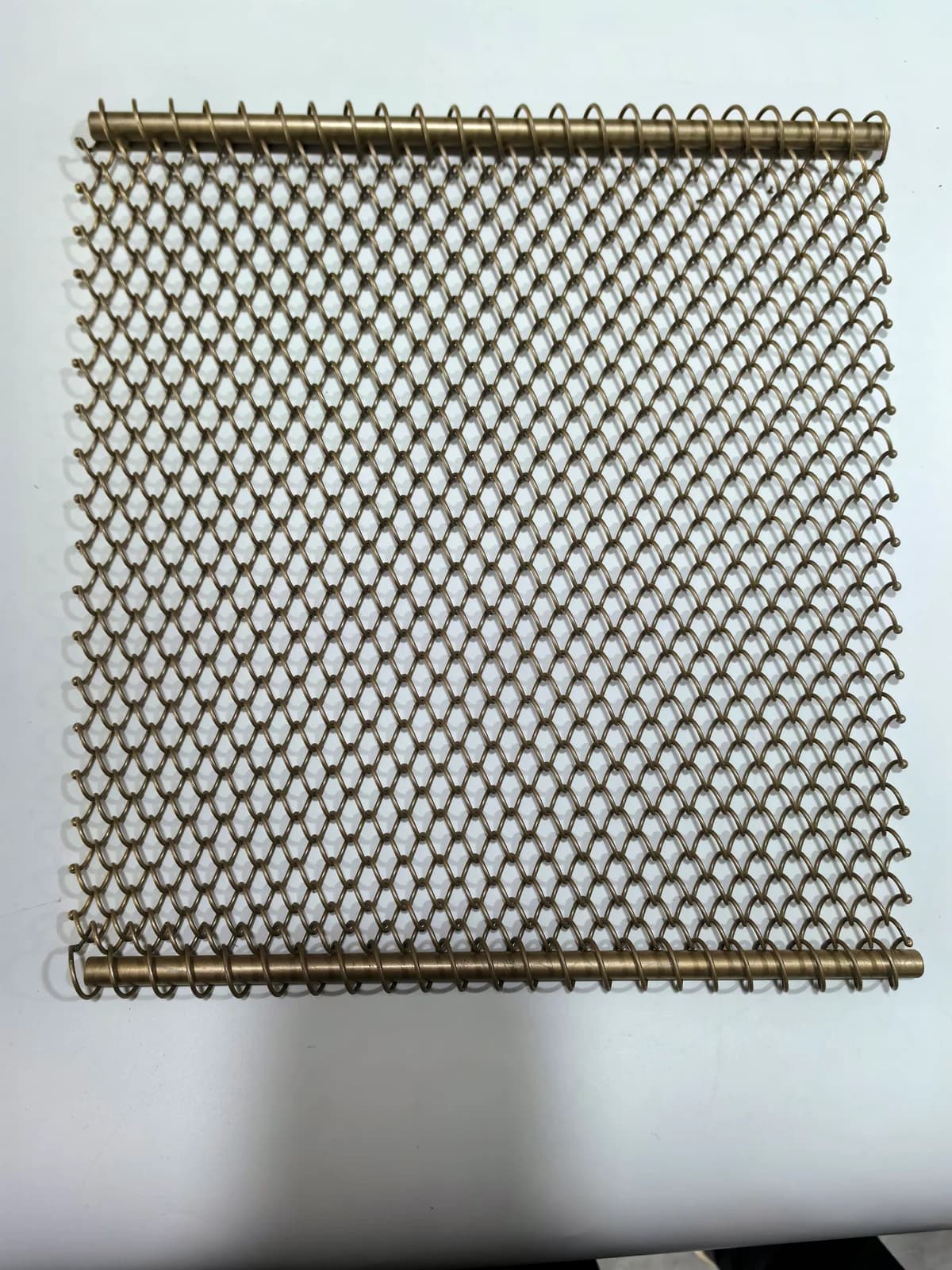 Complete mesh sample with edge bars shown to review its orientation