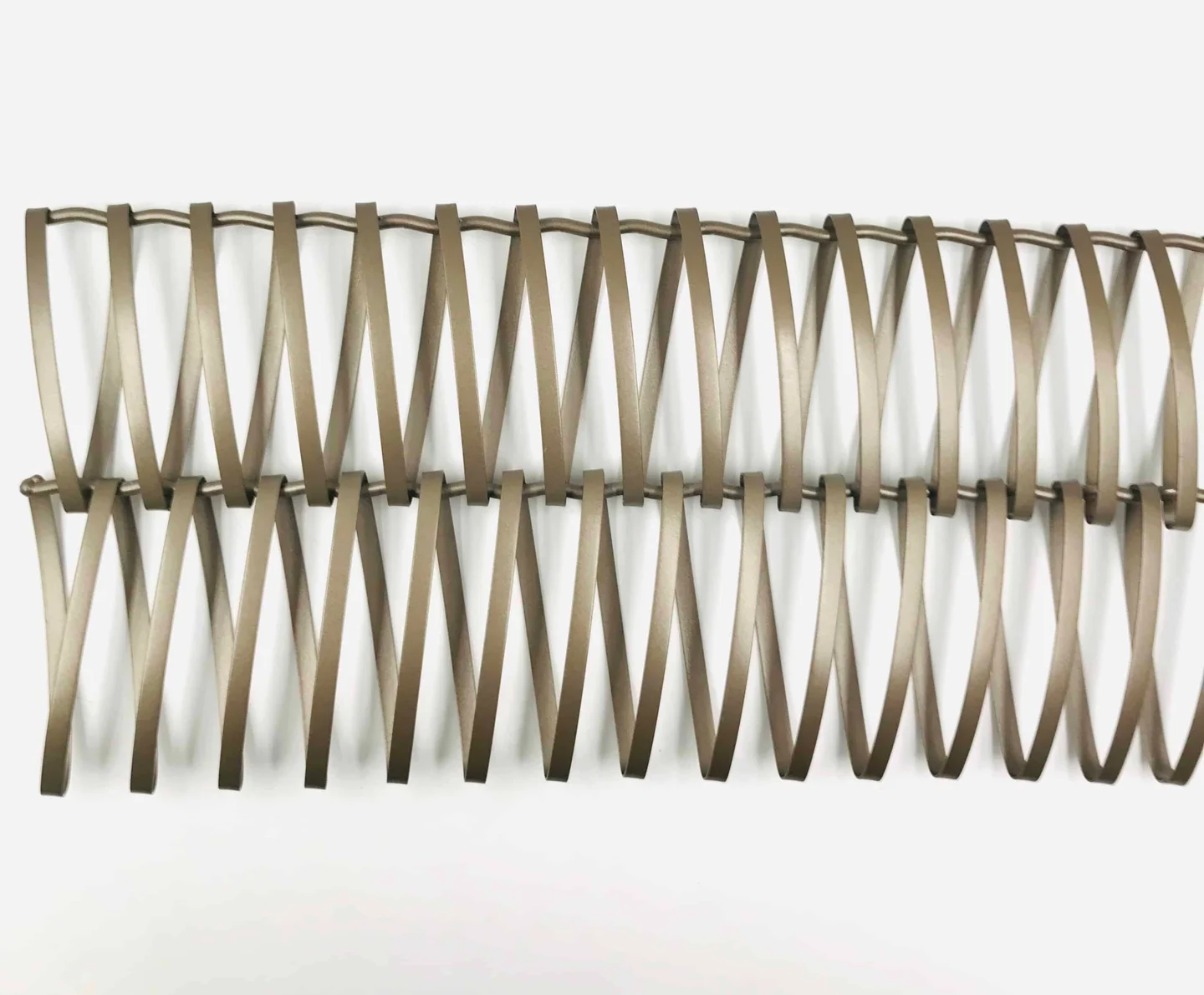 Ribbon-like metal strips arranged in a repeating zigzag structure