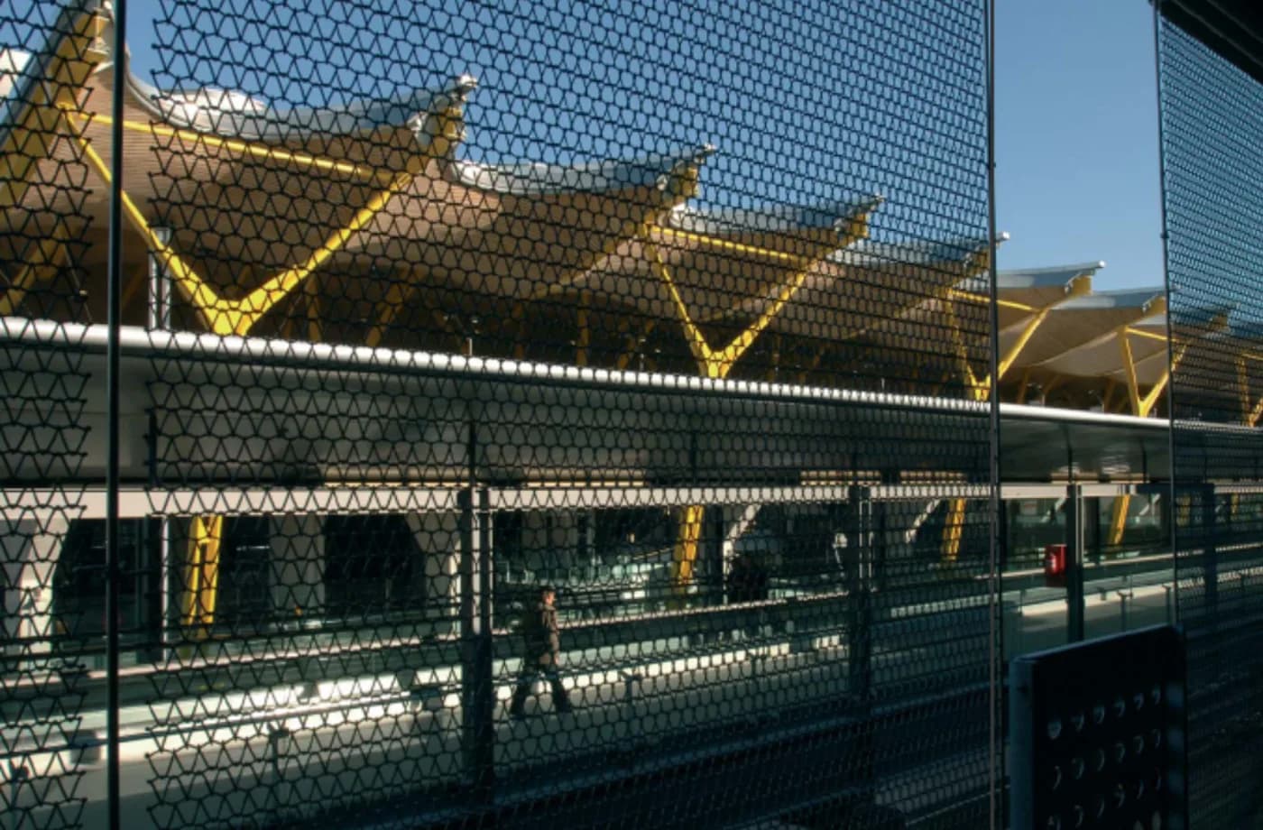 Architectural metal mesh partition and screen application